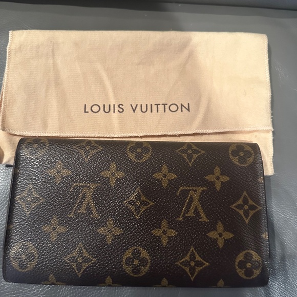 Louis Vuitton Wallet - Picture 3 of 9